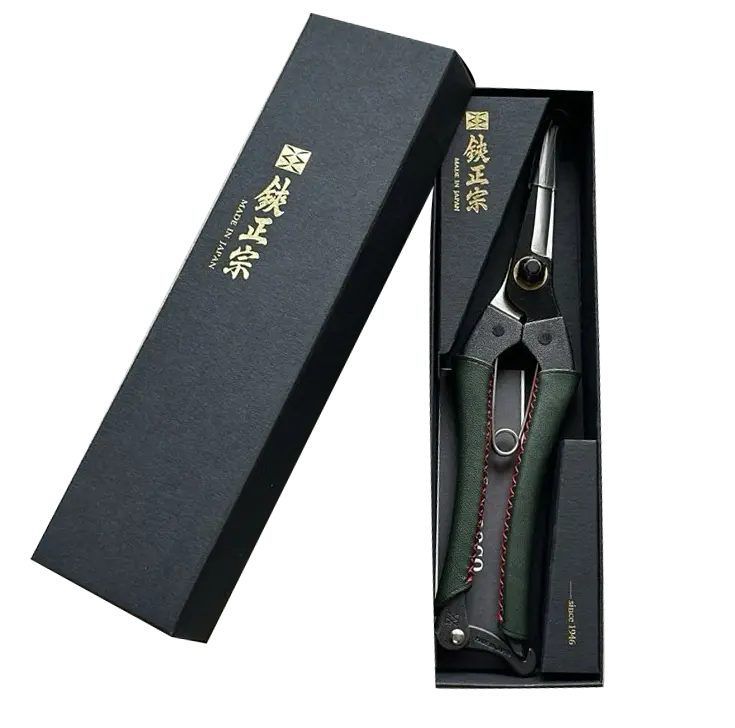 Kuroco Pointed Tip Single Edged Garden Scissors come in a gift Box