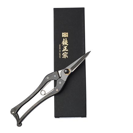 Kuroco Pointed Tip Single Edged Garden Scissors come with beautiful gift box